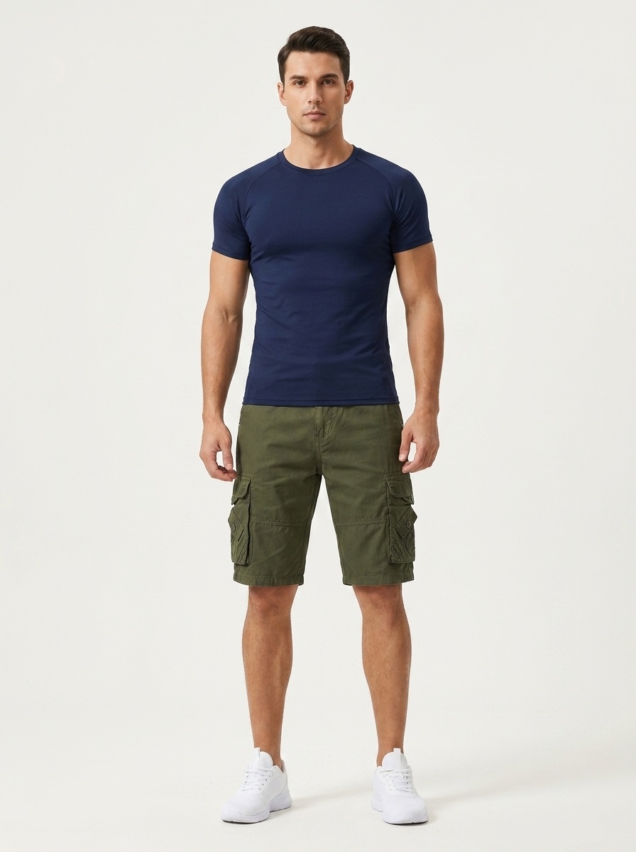 Pantalones cortos cargo casuales para hombre con múltiples bolsillos, ideales para actividades al aire libre.