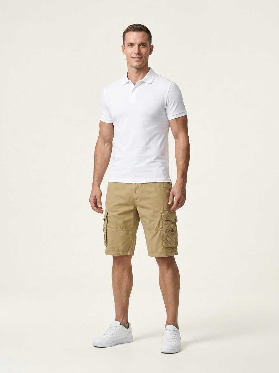 Pantalones cortos cargo casuales para hombre con múltiples bolsillos, ideales para actividades al aire libre.