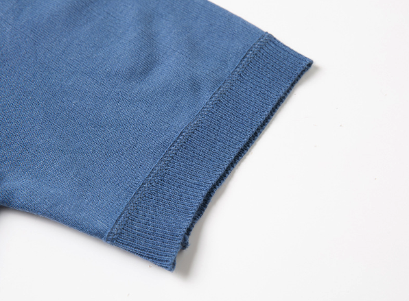 Polo de punto clásico a rayas azules para hombre