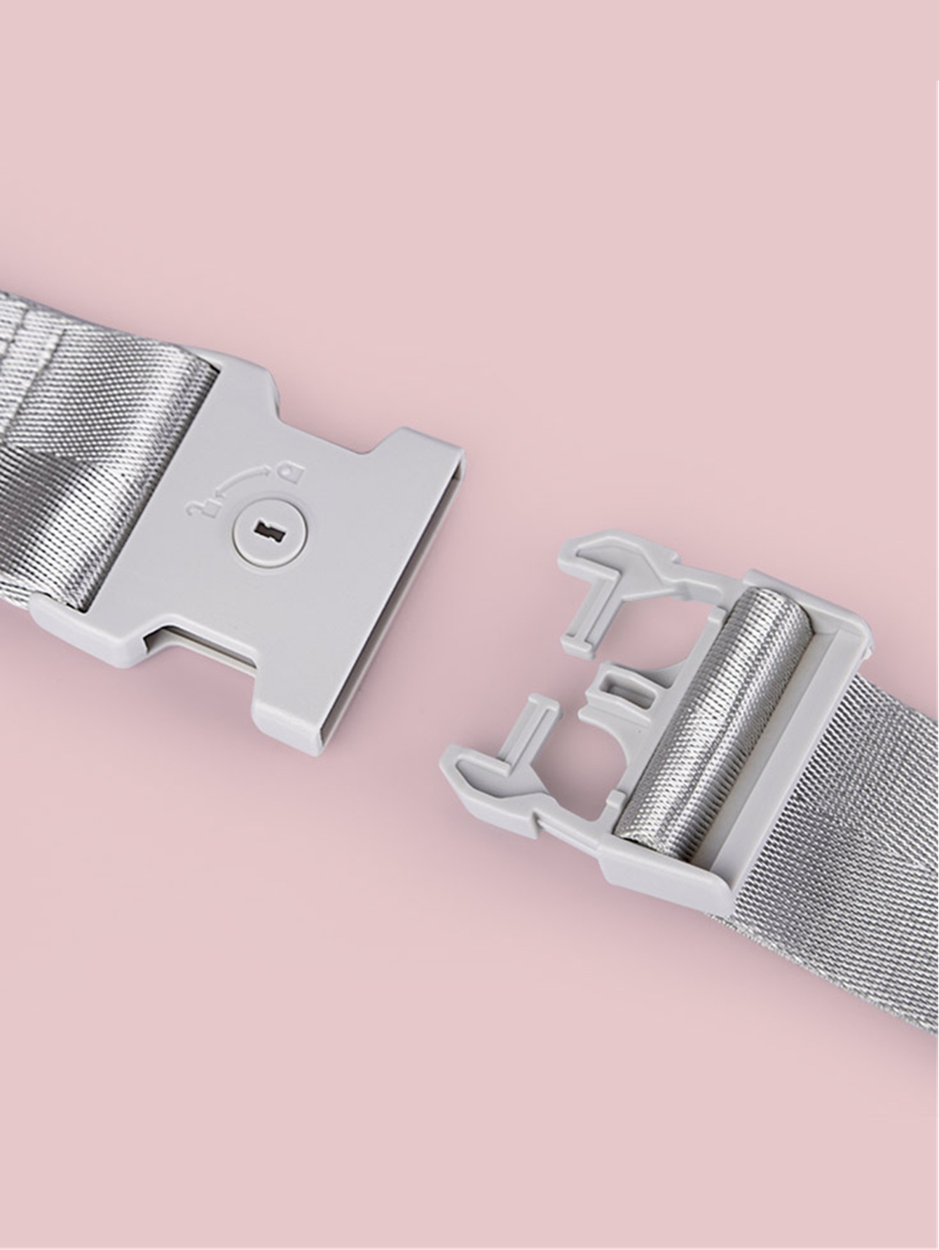 Imbracatura di sicurezza 2 in 1 per bambini con guinzaglio da polso anti-smarrimento, imbracatura traspirante per passeggiate con lucchetto e snodo girevole a 360°.
