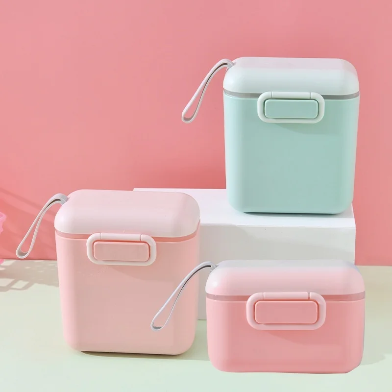 Dispenser portatile di latte in polvere per neonati, contenitore ermetico per snack con misurino e livellatore, ideale per viaggi e gite.