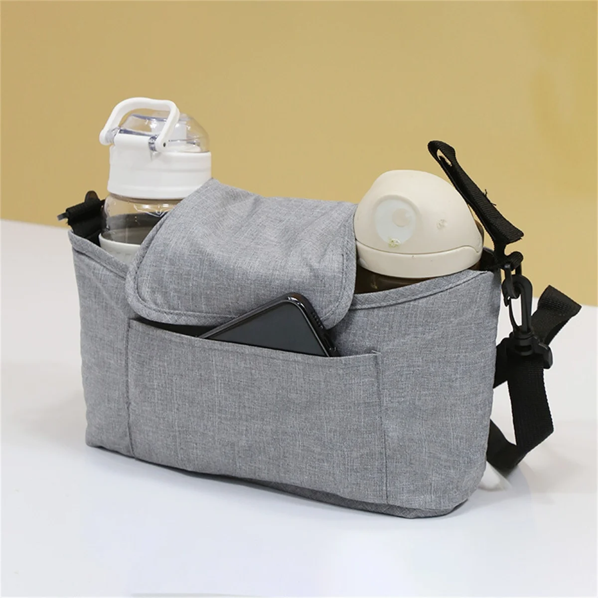 Borsa organizer universale per passeggino con tracolla, contenitore multi-tasca per pannolini con portabottiglie termici e tasca impermeabile per fazzoletti.