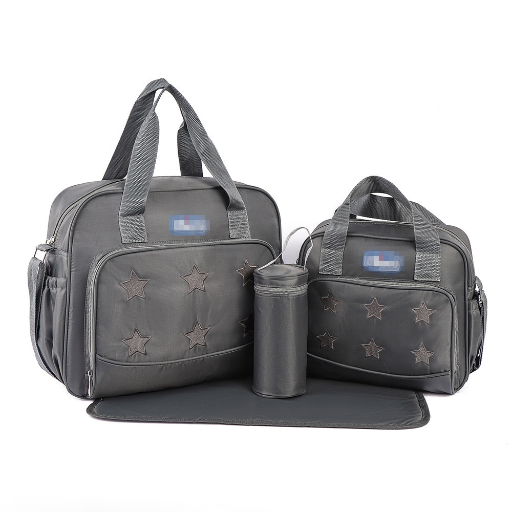 Set multi-pezzo con motivo a stelle per borsa fasciatoio, borsa da viaggio impermeabile con custodia termica per biberon, fasciatoio e pochette per accessori.