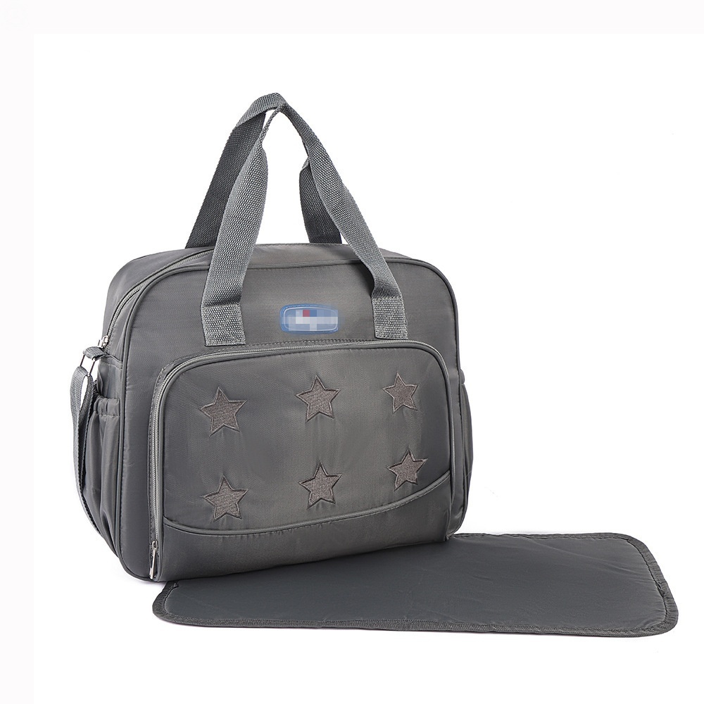 Set multi-pezzo con motivo a stelle per borsa fasciatoio, borsa da viaggio impermeabile con custodia termica per biberon, fasciatoio e pochette per accessori.