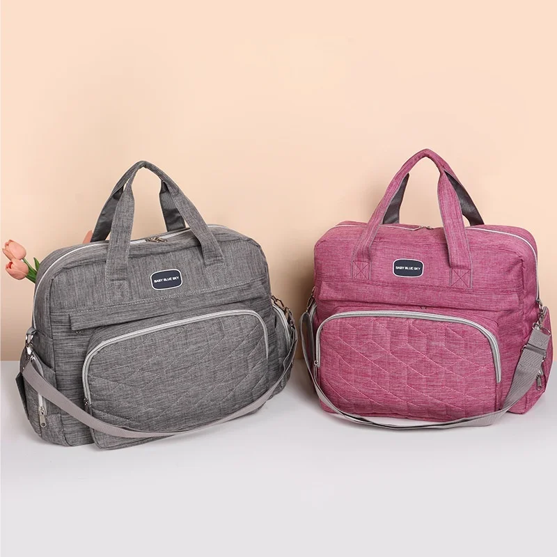 Borsa fasciatoio trapuntata multi-scomparto, impermeabile, ideale per i viaggi, con fasciatoio imbottito e tasche termiche.