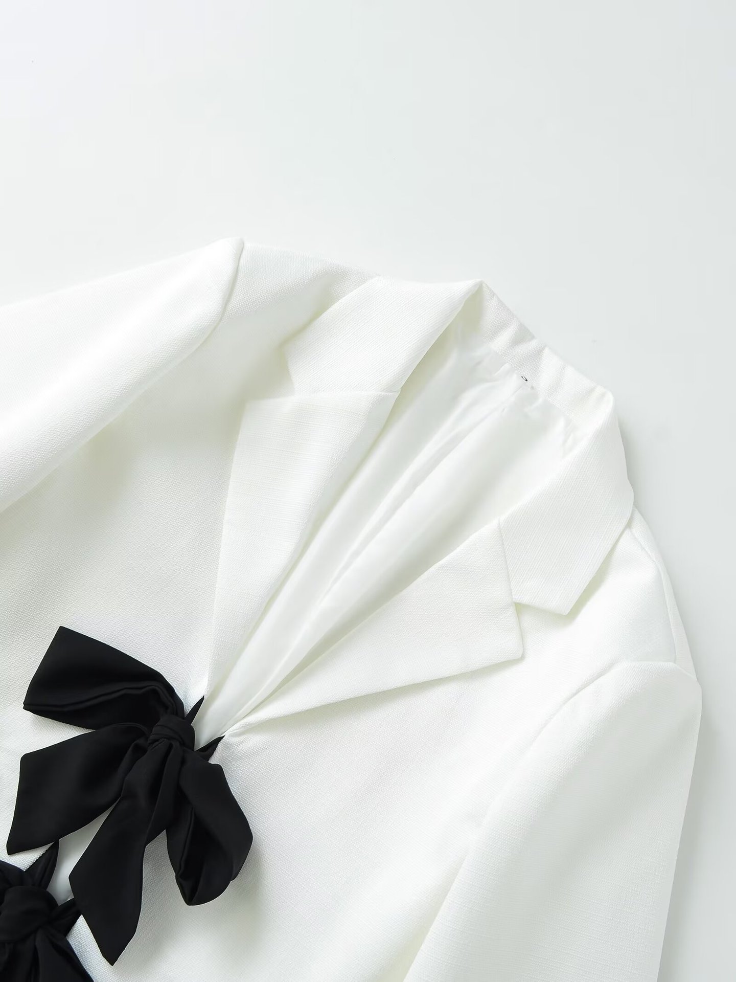 Blazer elegante para mujer con lazo en bloques de color KUN-00019