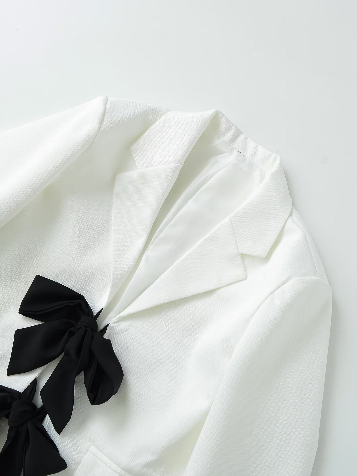 Blazer elegante para mujer con lazo en bloques de color KUN-00019