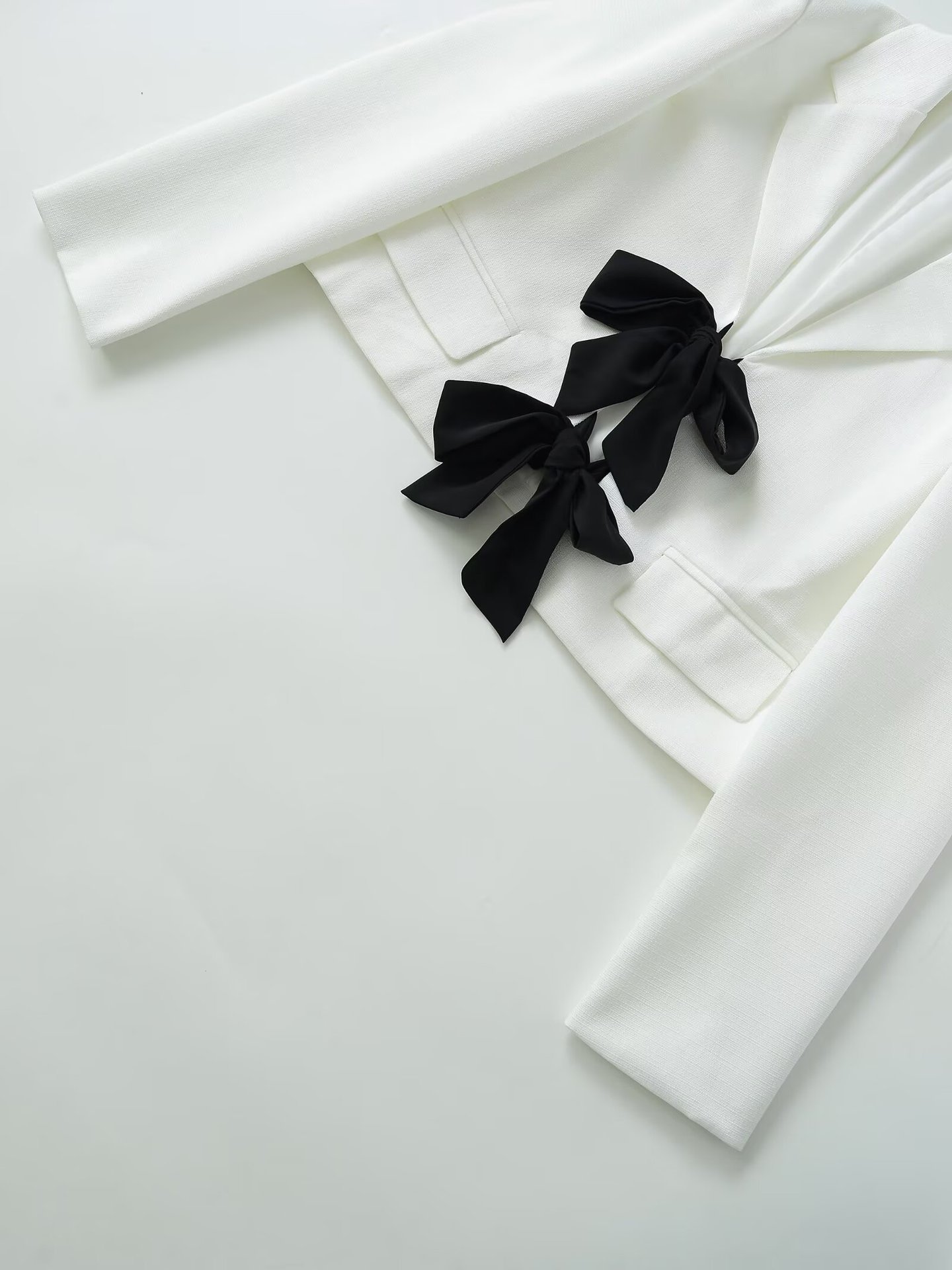 Blazer elegante para mujer con lazo en bloques de color KUN-00019