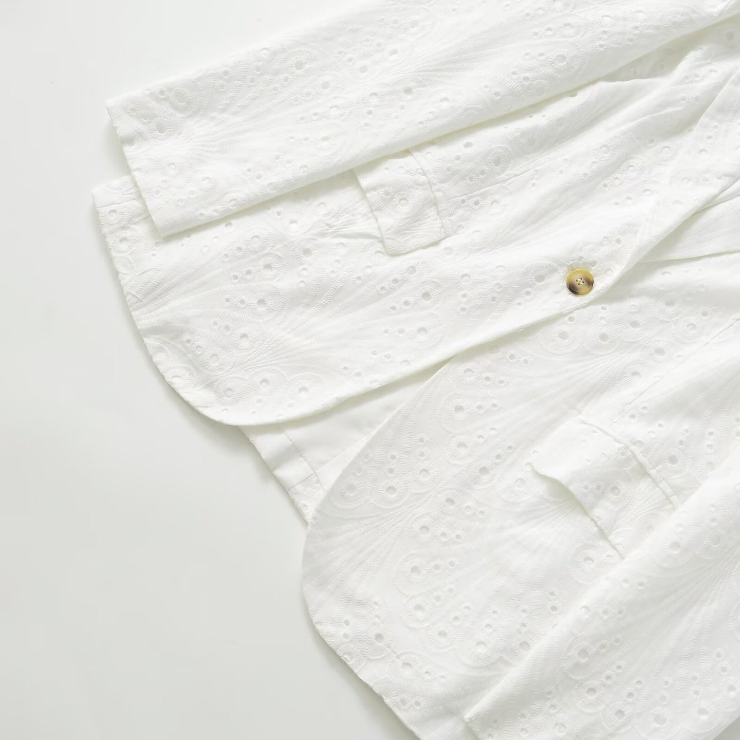 Chaqueta informal de un solo pecho con encaje bordado KUN-00119