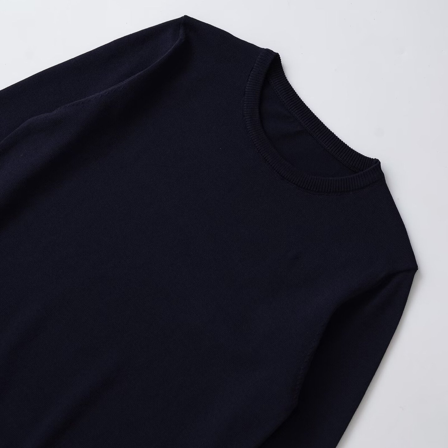 Pull en maille ajusté à col rond KUN-00059