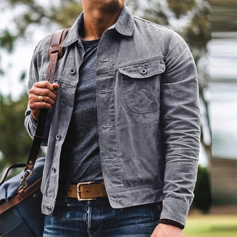 Slim fit herenjas met enkele rij knopen en revers, geschikt voor casual lente- en herfstkleding.