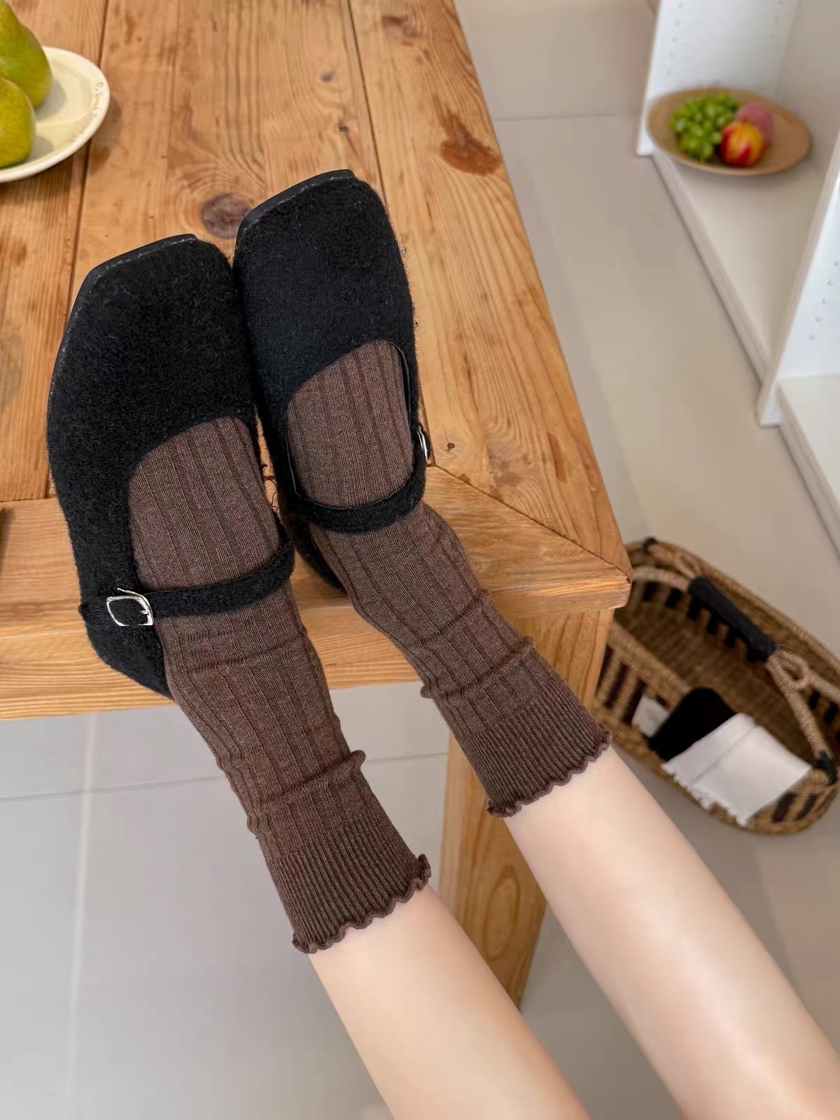 Women's Ruffle Lettuce Edge Ribbed Crew Socks