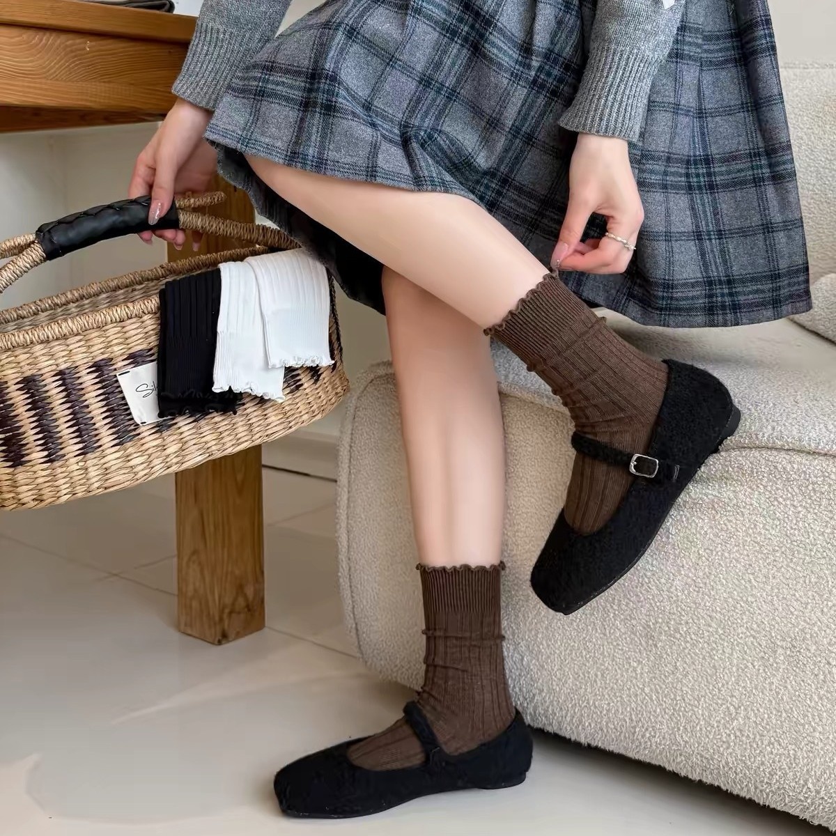 Women's Ruffle Lettuce Edge Ribbed Crew Socks