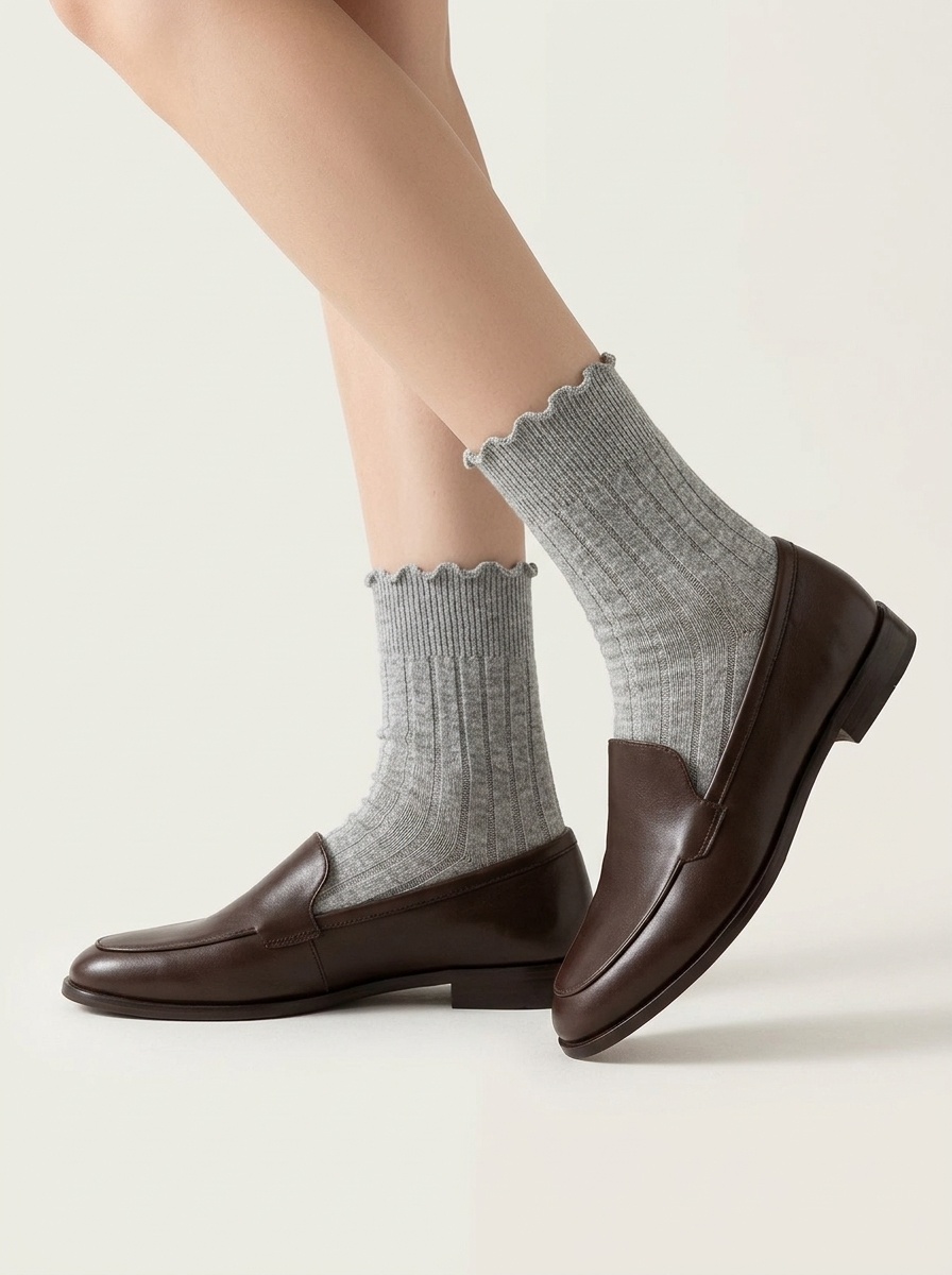 Women's Ruffle Lettuce Edge Ribbed Crew Socks