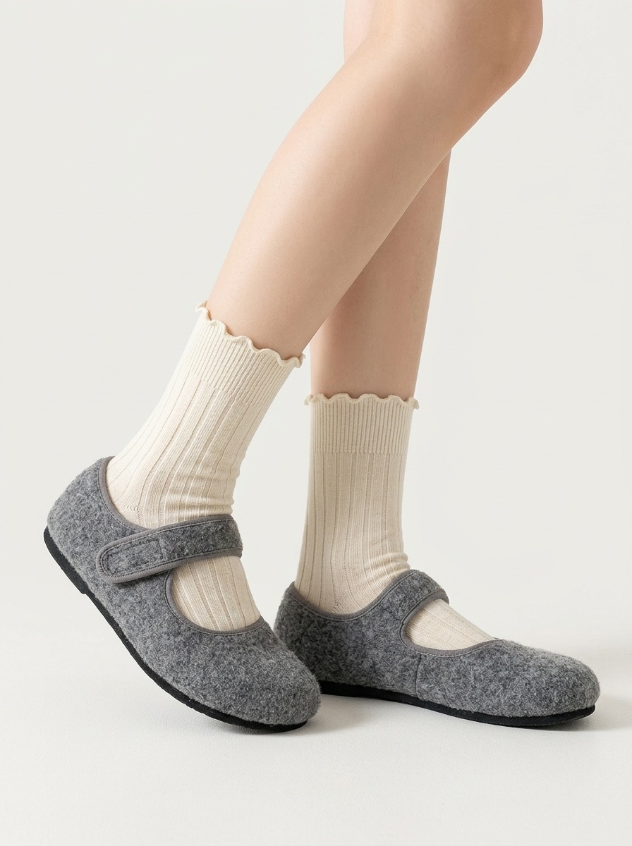 Women's Ruffle Lettuce Edge Ribbed Crew Socks