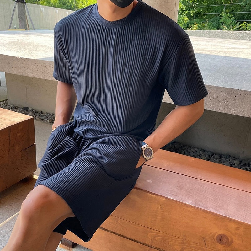 Gestreept T-shirt en short van katoenmix met losse pasvorm, casual zomerkleding voor heren.