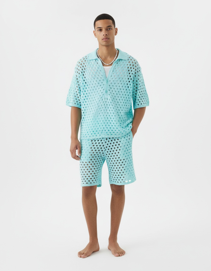 Gebreid overhemd met kraag en bijpassende shorts, perfect voor een casual zomerlook voor heren.