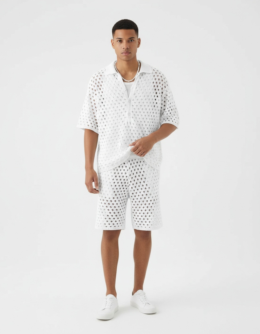 Gebreid overhemd met kraag en bijpassende shorts, perfect voor een casual zomerlook voor heren.