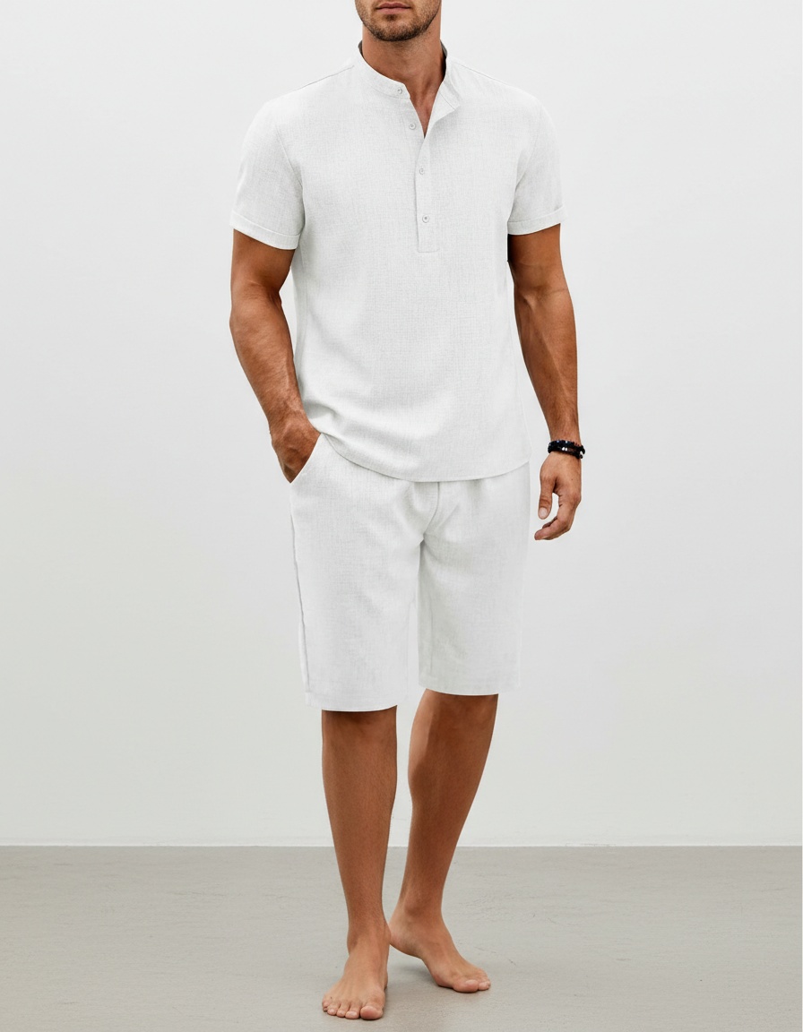 Ensemble décontracté composé d'un t-shirt Henley et d'un short, idéal pour l'été et respirant.