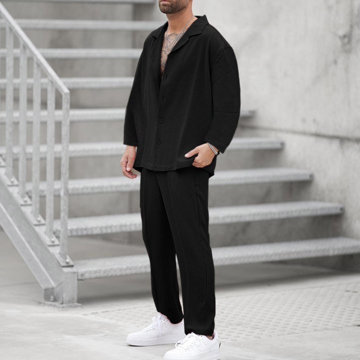 Casual tweedelig pak met lange mouwen en bijpassende broek voor heren, geschikt voor de herfst en winter.