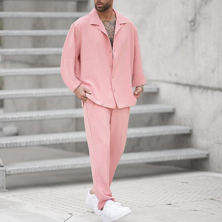 Casual tweedelig pak met lange mouwen en bijpassende broek voor heren, geschikt voor de herfst en winter.