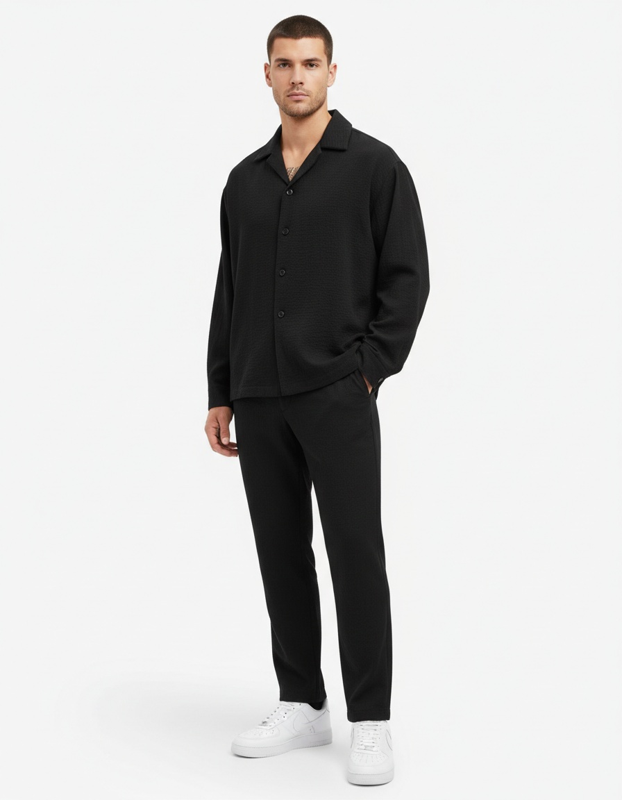 Casual tweedelig pak met lange mouwen en bijpassende broek voor heren, geschikt voor de herfst en winter.