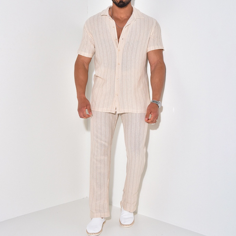 Casual set van ademend overhemd en broek in streetstyle voor heren, perfect voor de lente/zomer.