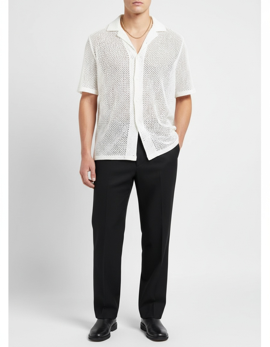 Gebreid overhemd met opengewerkt reversdesign voor heren, geschikt voor de lente en zomer.