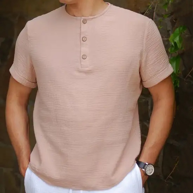 Effen Henley-shirt met ronde hals en casual knoopdetails voor heren, perfect voor de zomer.