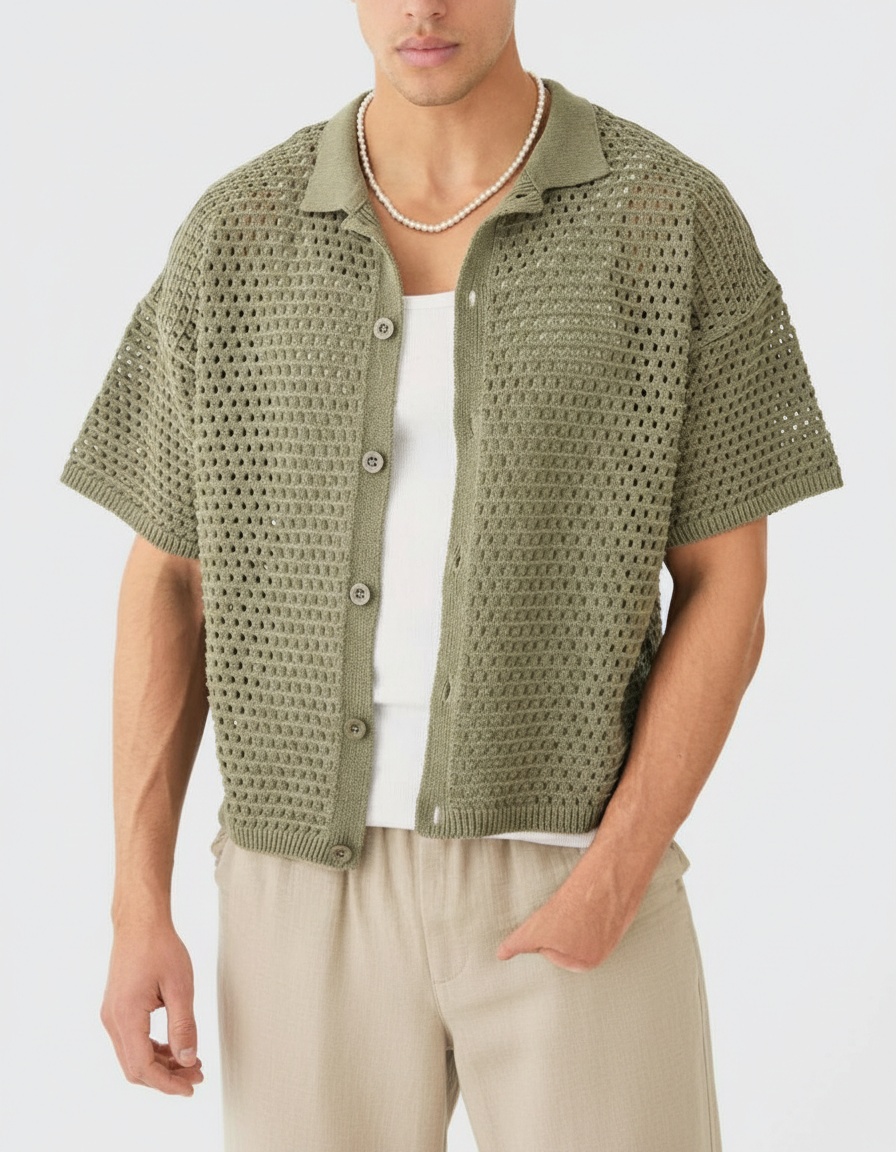 Ademend gebreid overhemd met revers en uitsparingen voor heren, geschikt voor casual zomerkleding.